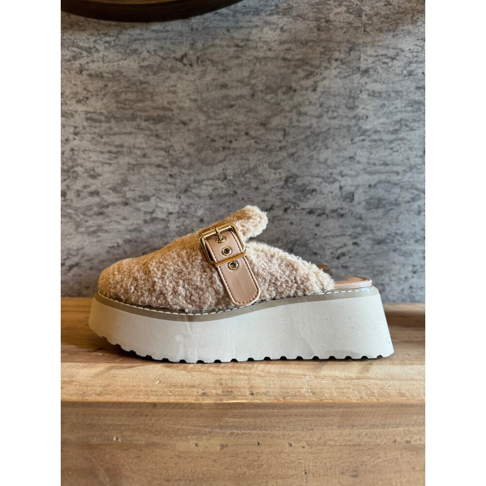 DV by Dolce Vita Cozy Faux Fur Platform Clogs Slides Size 6 - Picture 4 of 6